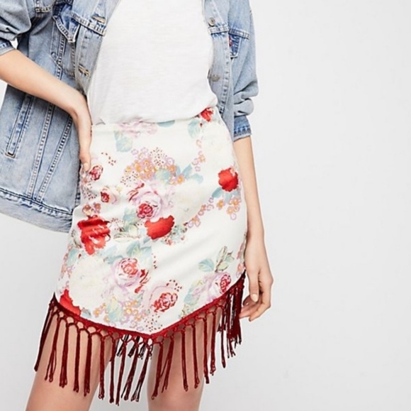 Free People Dresses & Skirts - Free People floral print skirt with red tassel size US 6